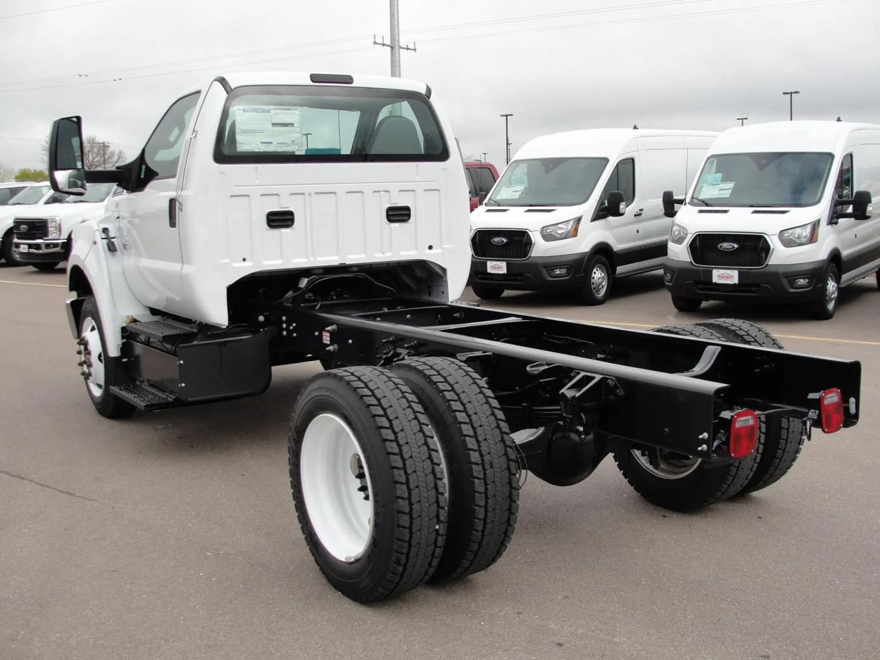 2025 Ford F-650 | Photo 5 of 23