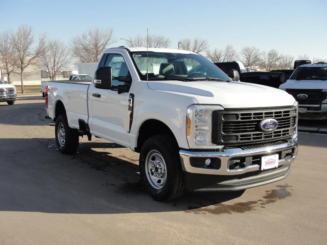 2024 Ford F-350 | Photo 7 of 11