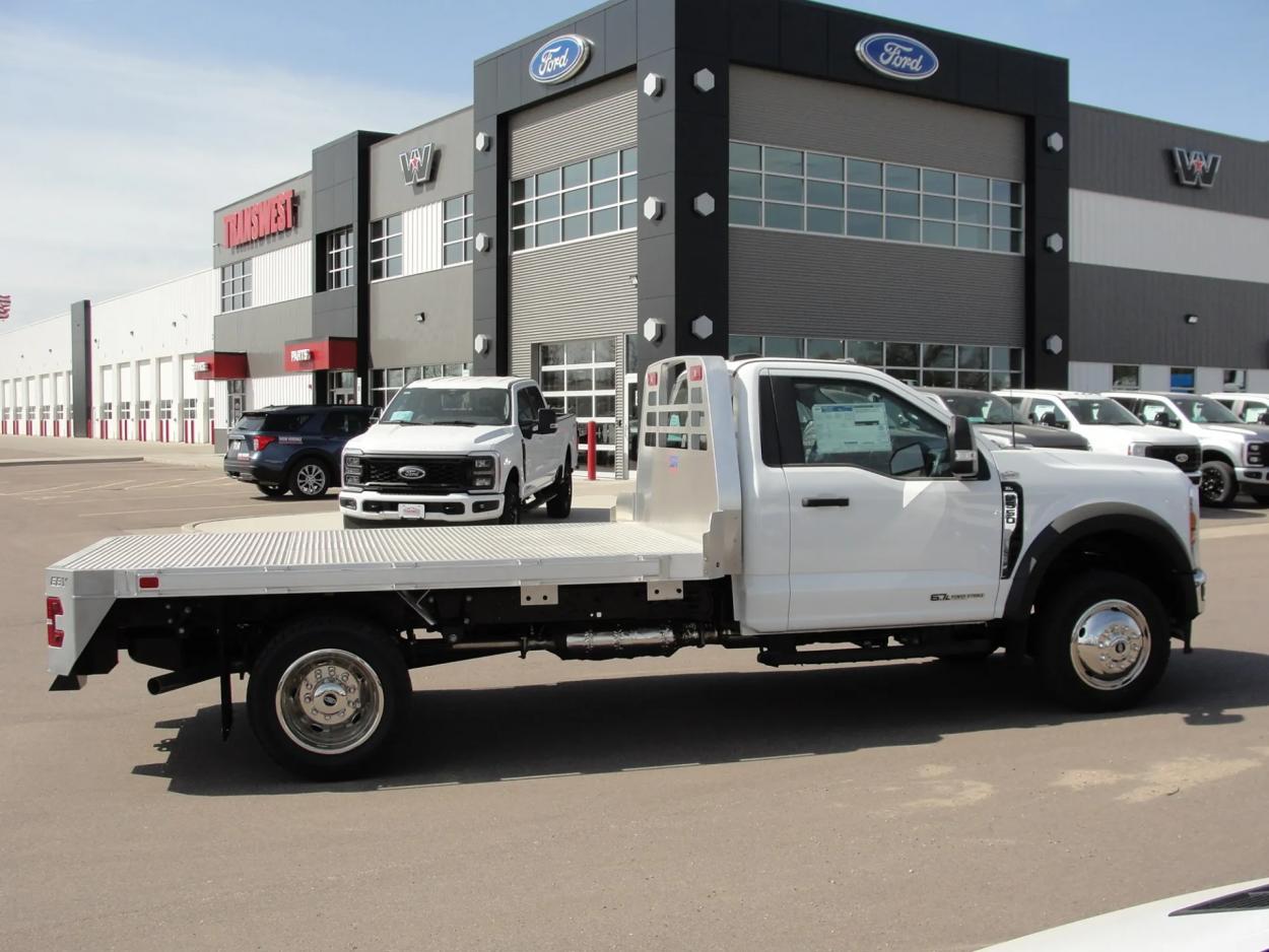 2024 Ford F-550 | Photo 6 of 18