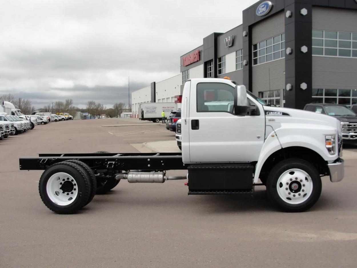 2025 Ford F-650 | Photo 12 of 23