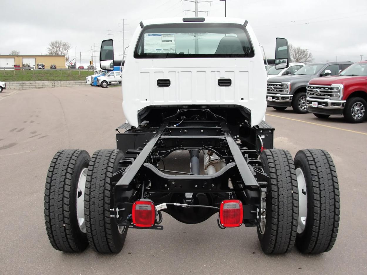 2025 Ford F-650 | Photo 8 of 23