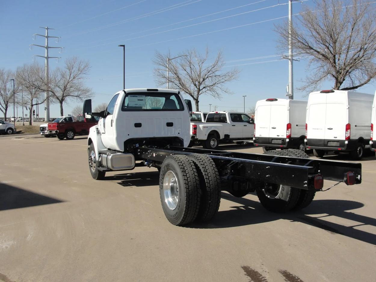 2025 Ford F-650 | Photo 5 of 23