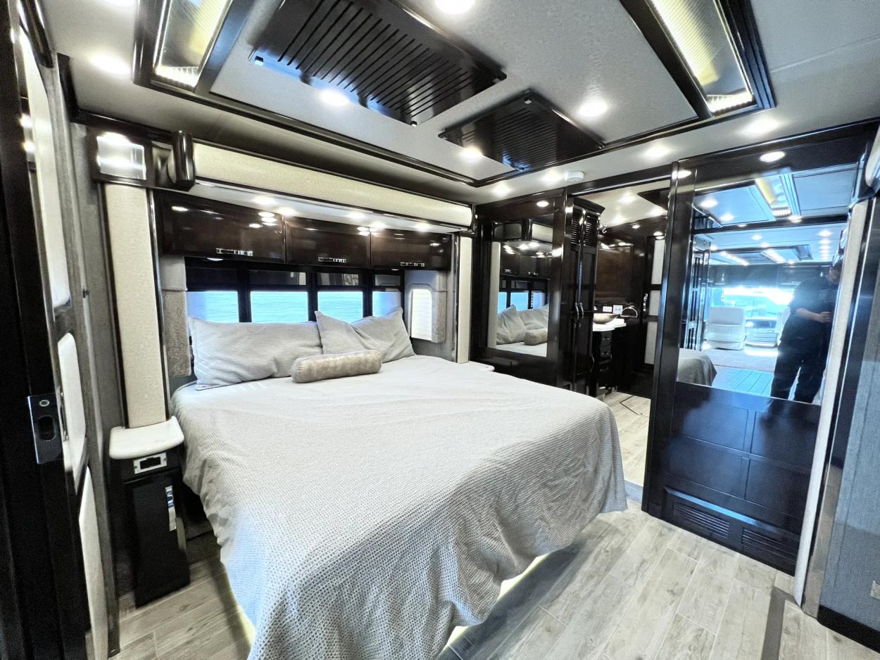 2017 Newmar King Aire 4519 | Photo 14 of 37