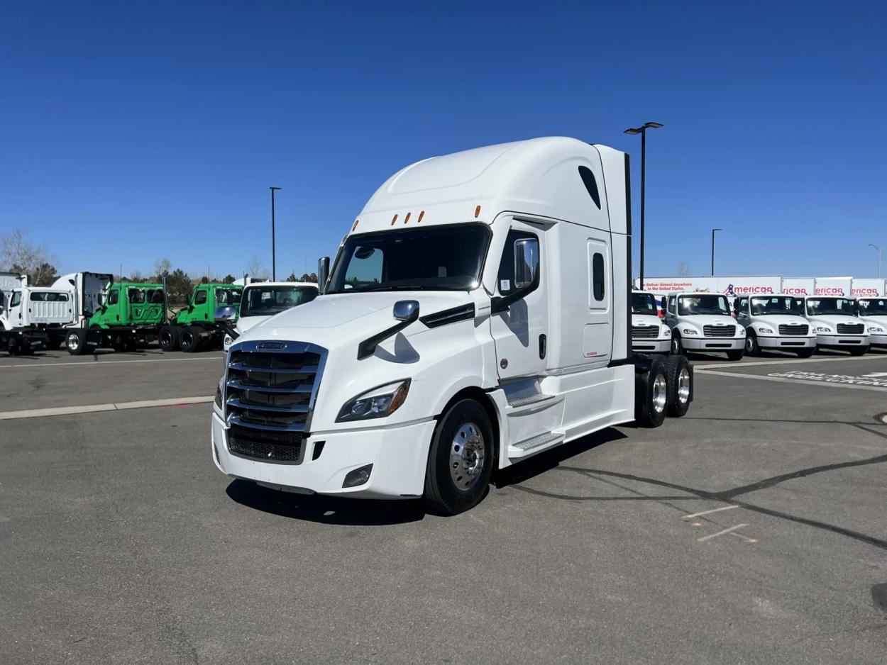 2022 Freightliner Cascadia 126 | Photo 1 of 14
