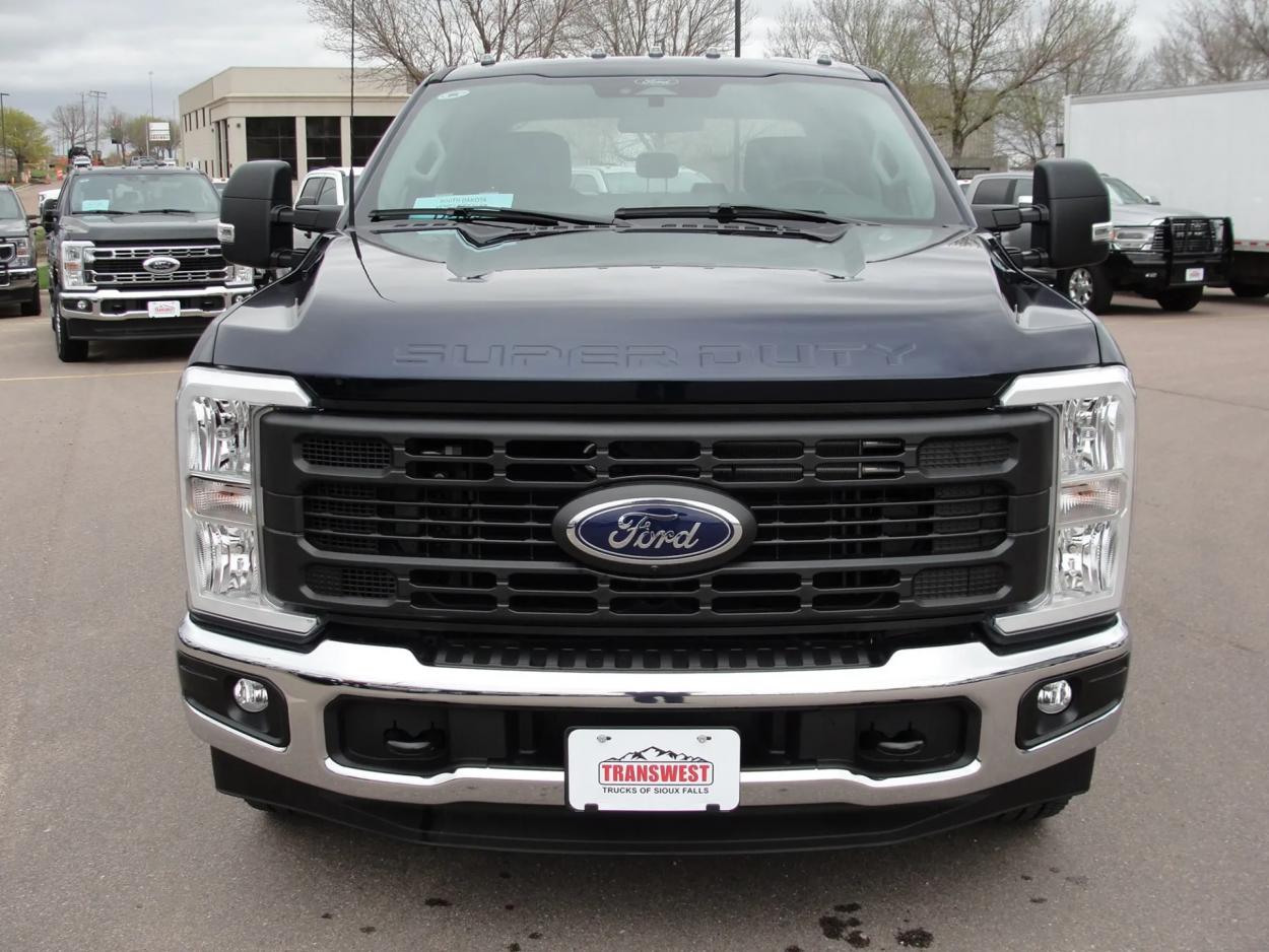 2024 Ford F-350 | Photo 8 of 15