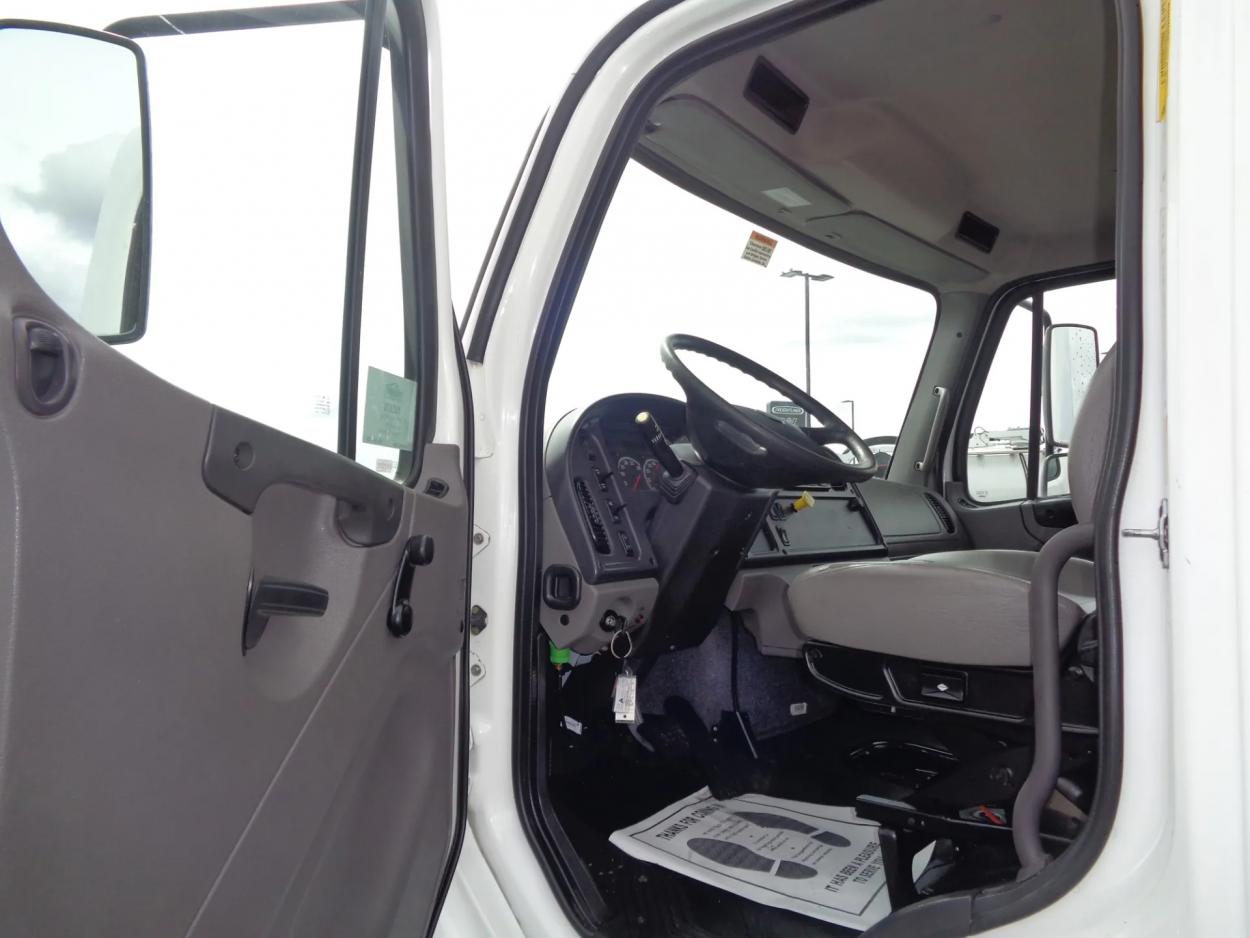 2020 Freightliner M2 106 | Photo 17 of 60