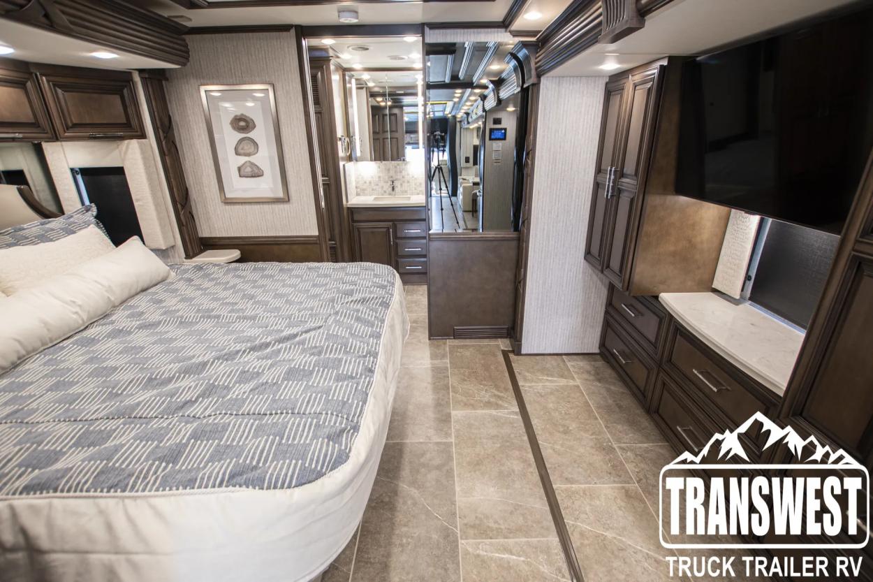2023 Newmar Supreme Aire 4530 | Photo 28 of 40