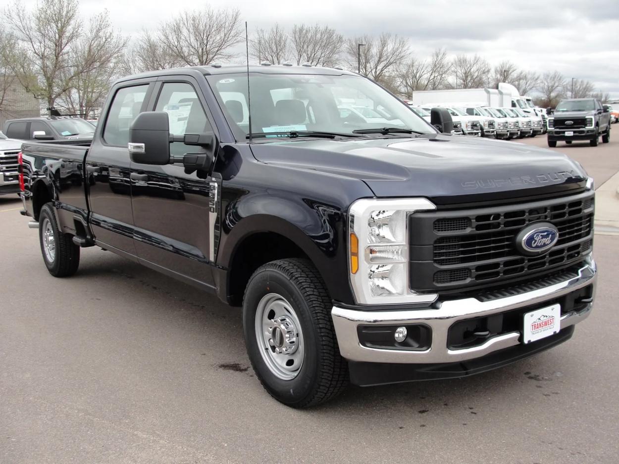 2024 Ford F-350 | Photo 7 of 15