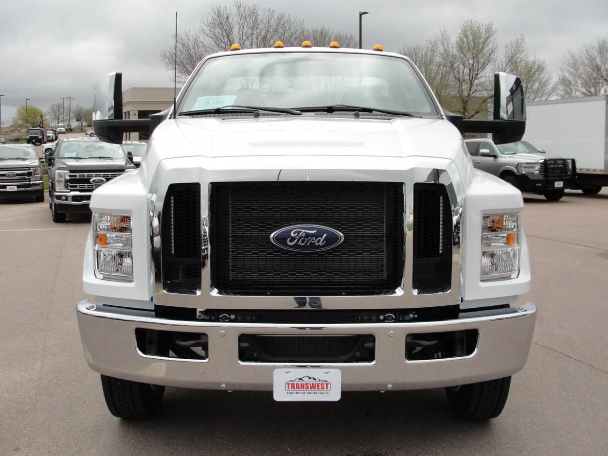 2025 Ford F-650 | Photo 16 of 23