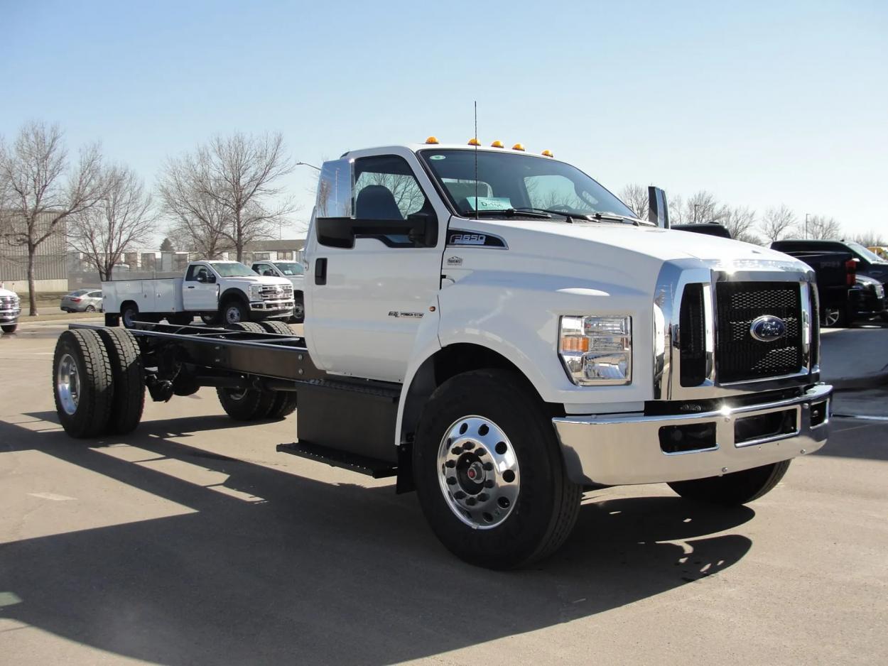 2025 Ford F-650 | Photo 14 of 23
