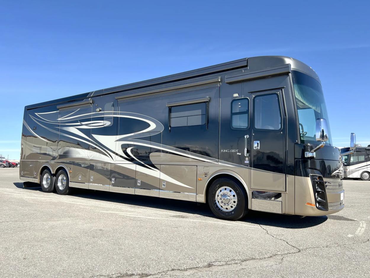 2014 Newmar King Aire 4593 | Photo 1 of 34