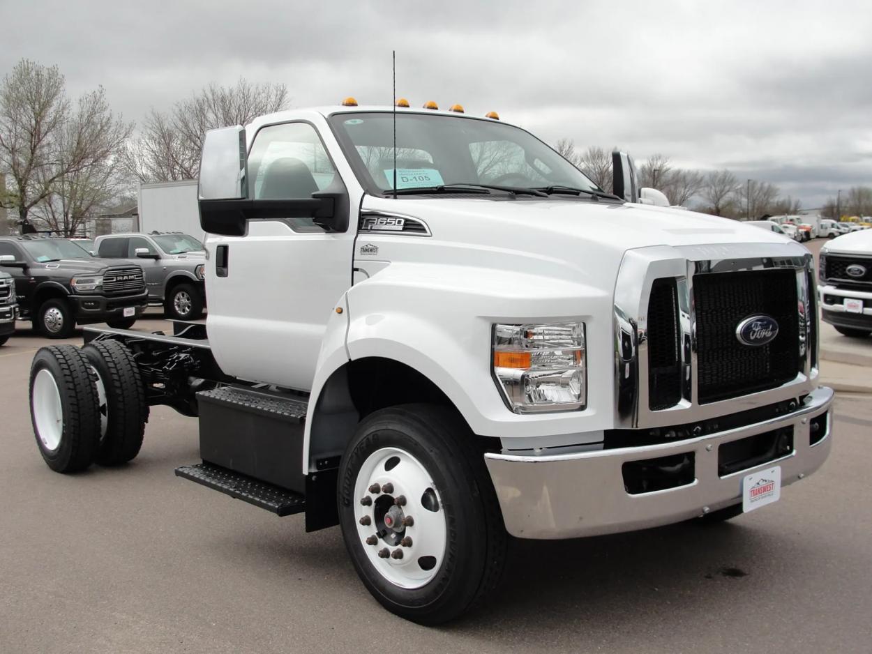 2025 Ford F-650 | Photo 13 of 23