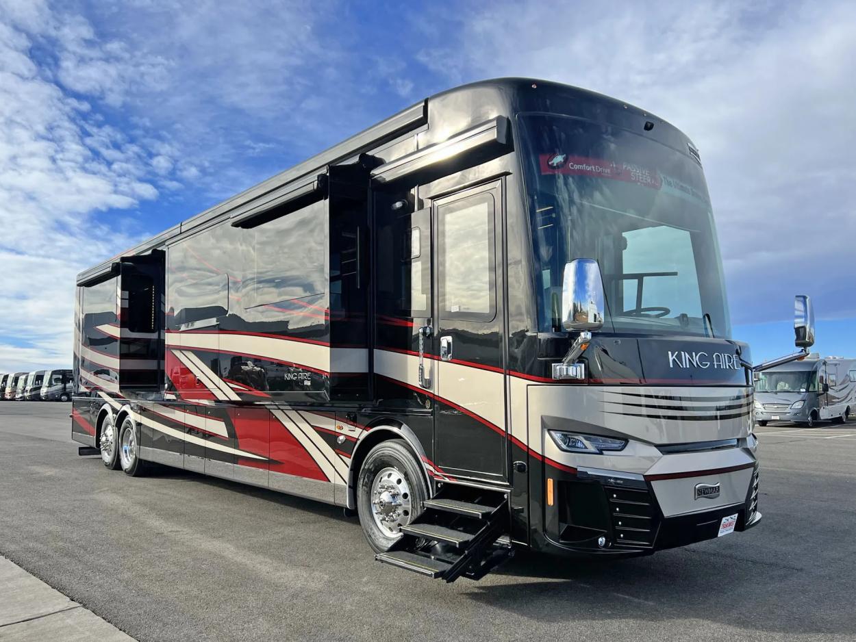 2023 Newmar King Aire 4531 | Photo 1 of 45
