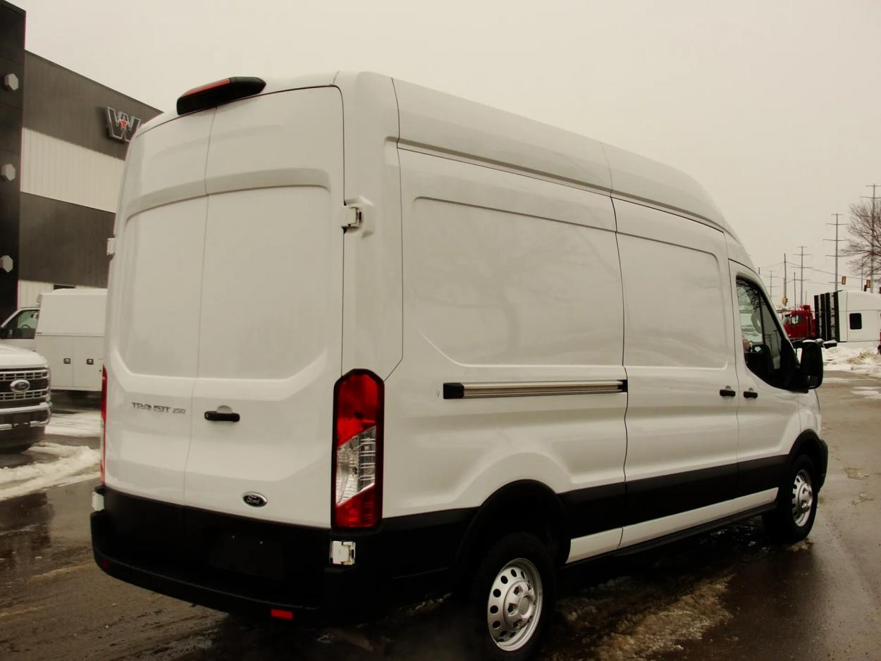 2022 Ford Transit | Photo 5 of 12