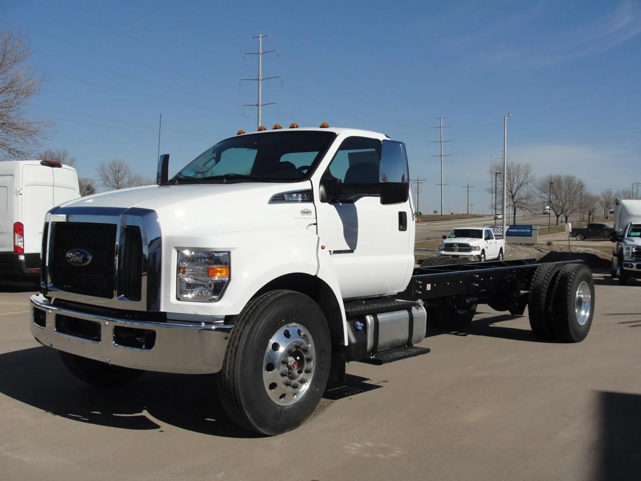 2025 Ford F-650 | Photo 2 of 23