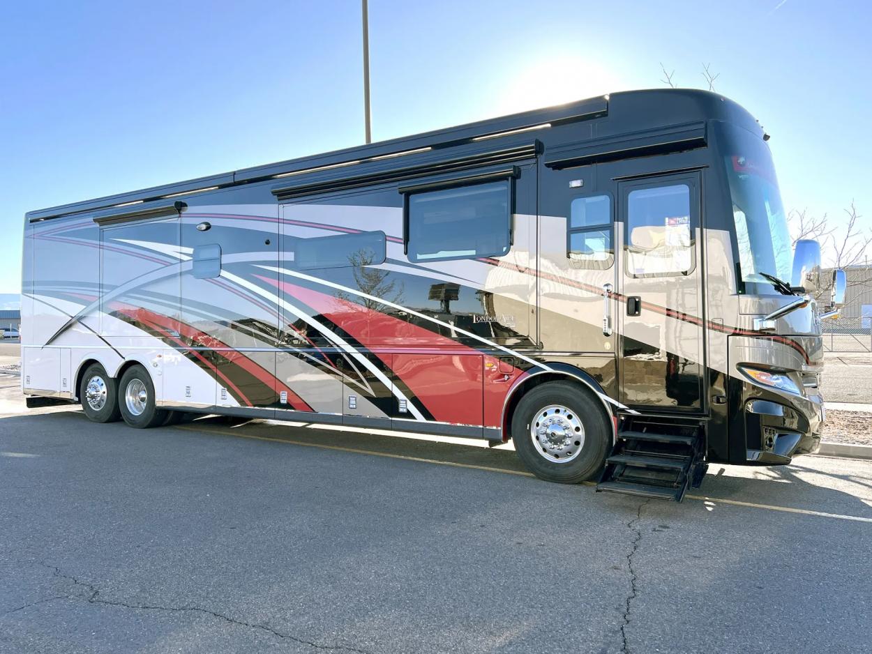 2024 Newmar London Aire 4569 | Photo 1 of 34