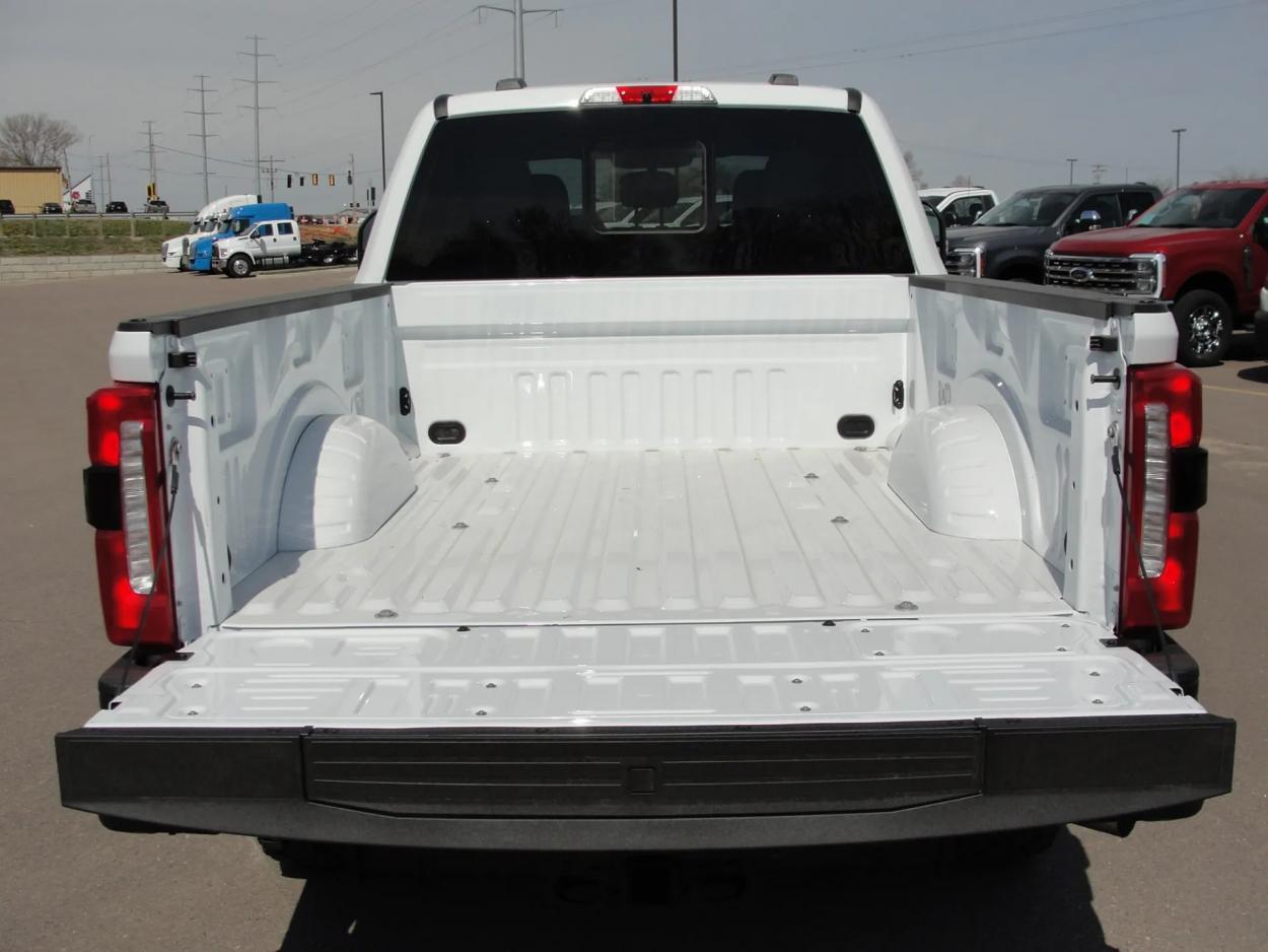 2024 Ford F-350 | Photo 14 of 17