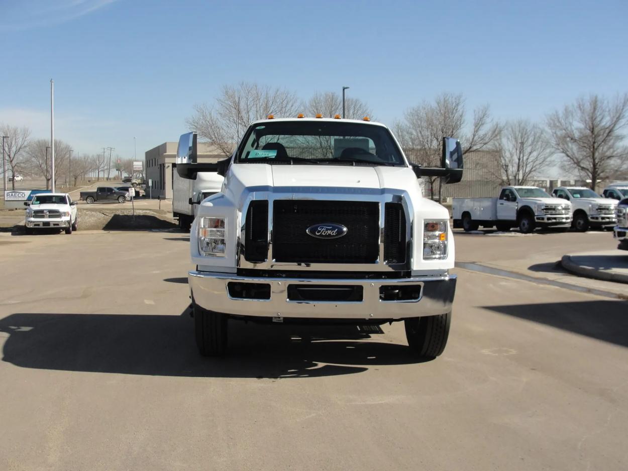 2025 Ford F-650 | Photo 15 of 23