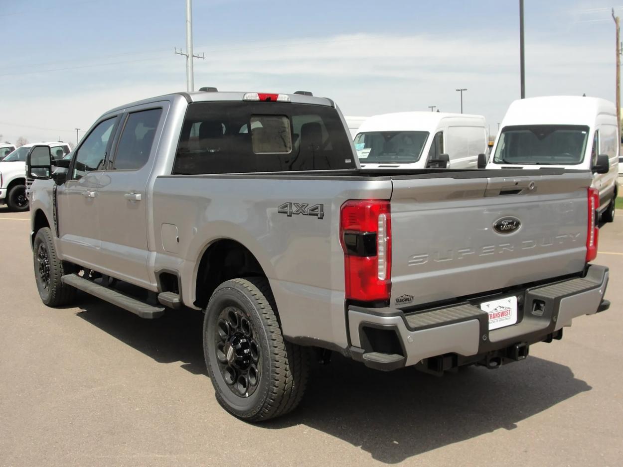 2024 Ford F-250 | Photo 3 of 22