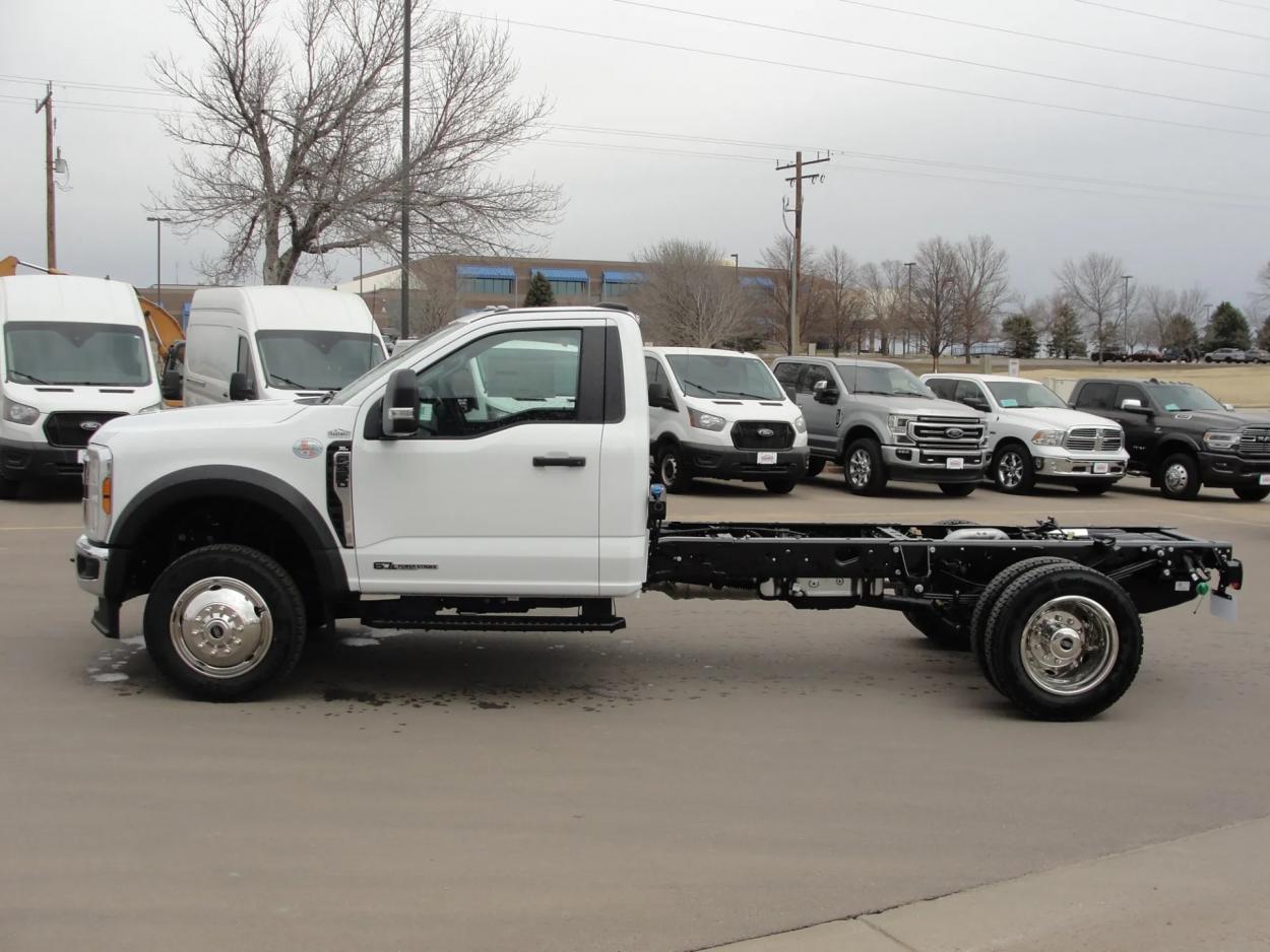 2024 Ford F-550 | Photo 2 of 11