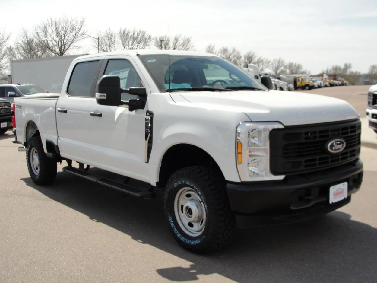 2024 Ford F-350 | Photo 7 of 17