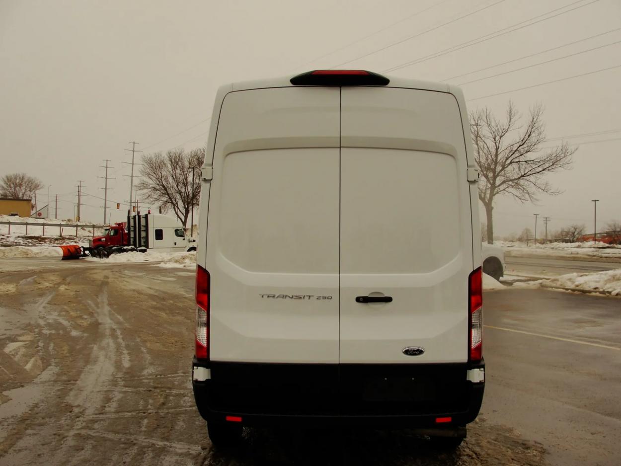 2022 Ford Transit | Photo 4 of 12