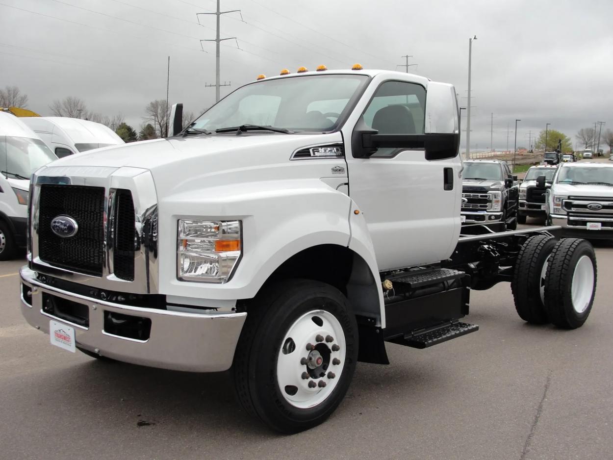 2025 Ford F-650 | Photo 1 of 23