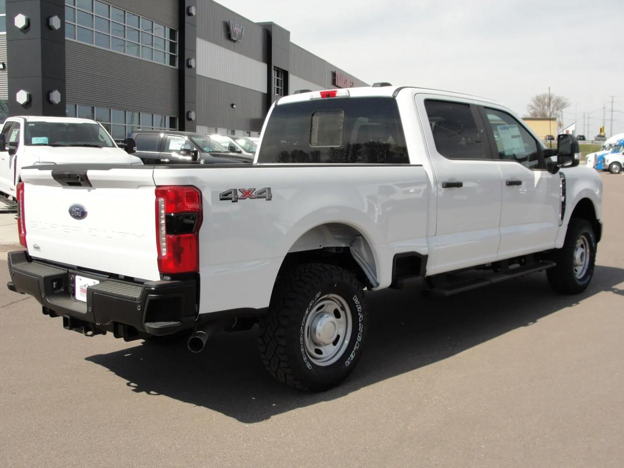 2024 Ford F-350 | Photo 5 of 17
