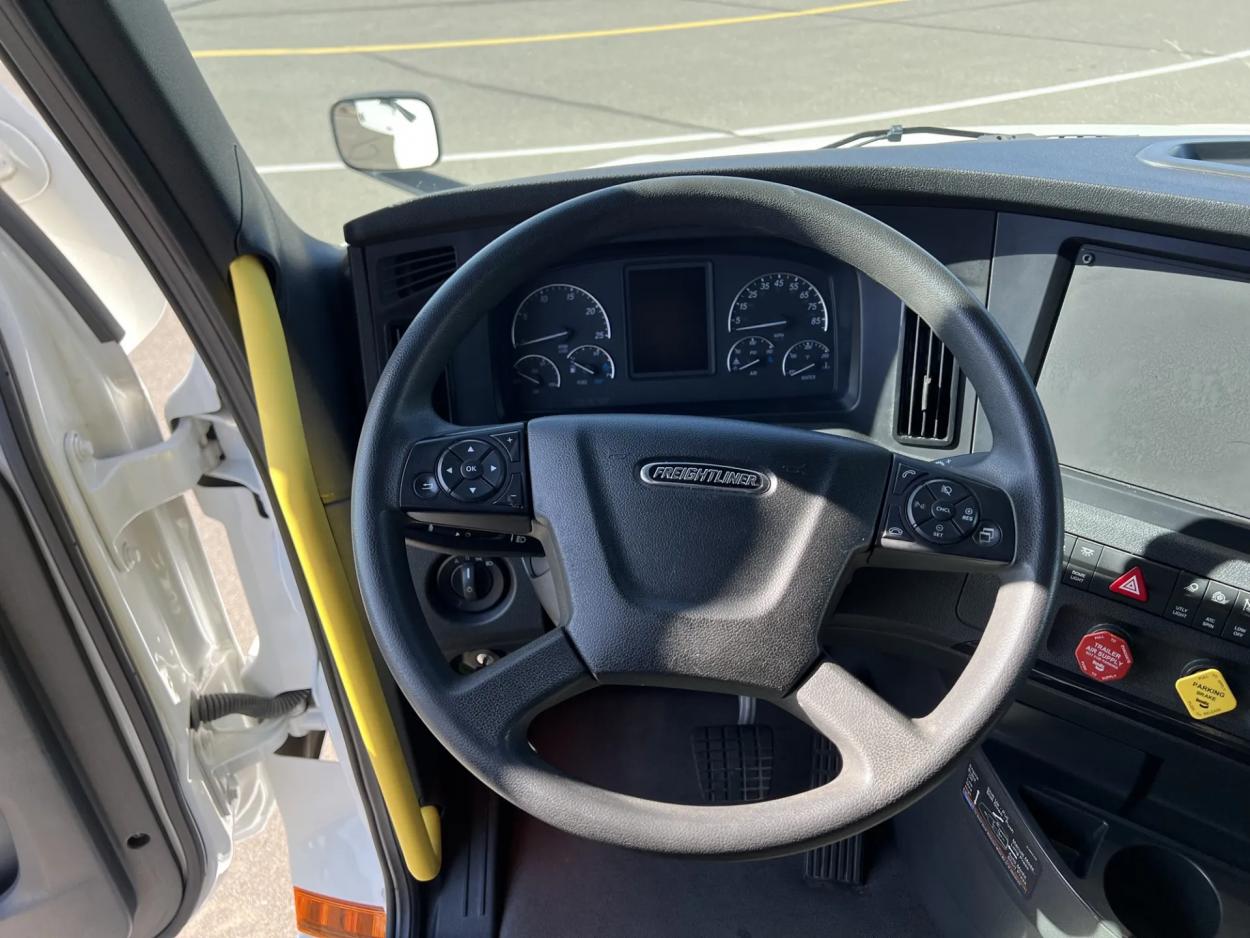 2024 Freightliner Cascadia 126 | Photo 9 of 19