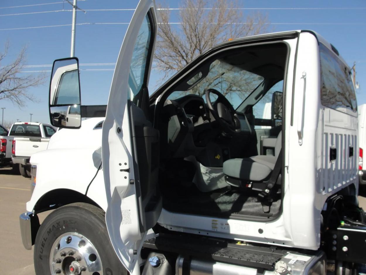 2025 Ford F-650 | Photo 17 of 23