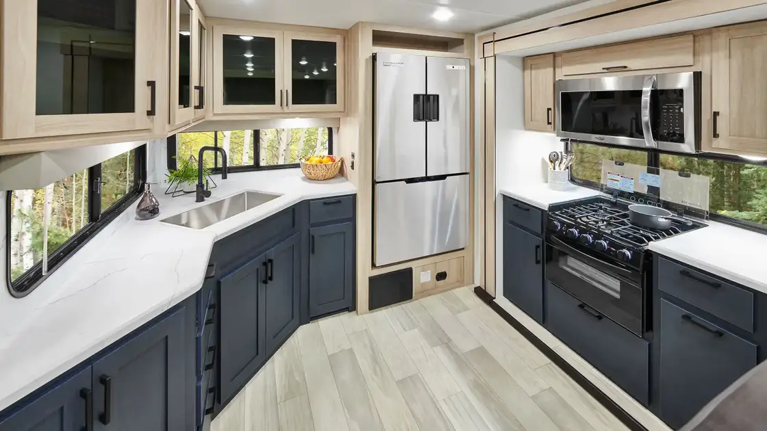 2025 Winnebago Voyage: Travel trailer model page