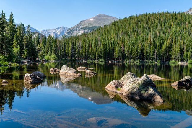 Sunny morning view of a rocky section in Bear Lake