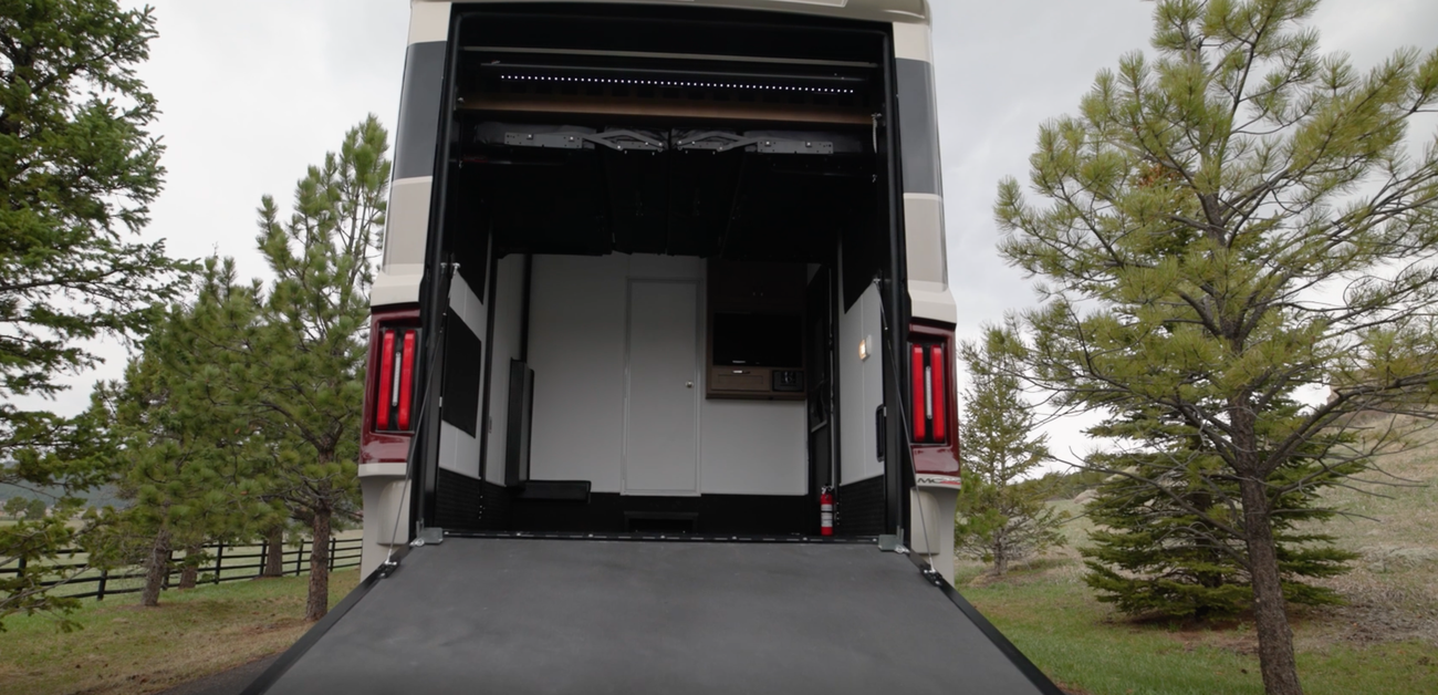 Newmar Canyon Star garage