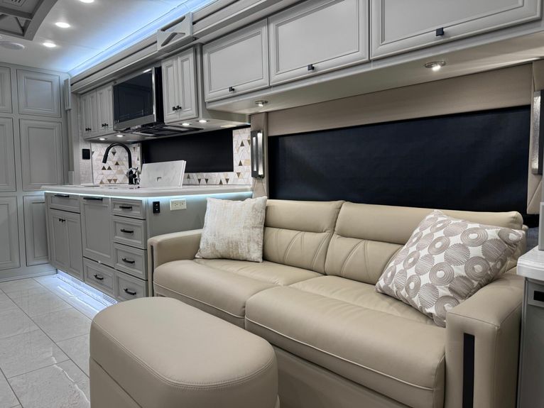 Interior of the 2025 Tiffin Allegro Bus