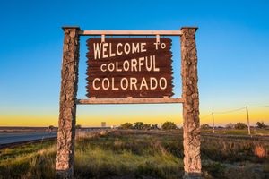 Highway sign that reads &quot;Welcome to Colorful Colorado&quot; 