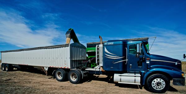 Grain hopper trailer