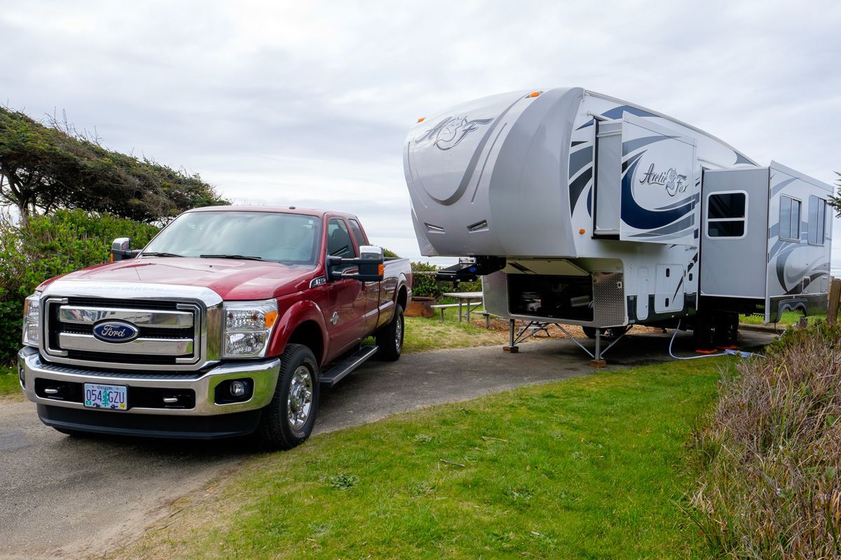 Truck hauling a 5th wheel camper