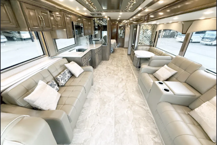 Newmar Essex Luxurious Interior