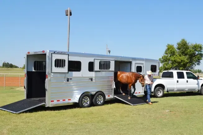 Horse coming out of a Cimarron 2+1 Gooseneck trailer