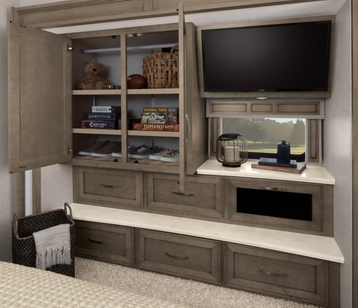 TV and wardrobe in the Canyon Star&#039;s bedroom