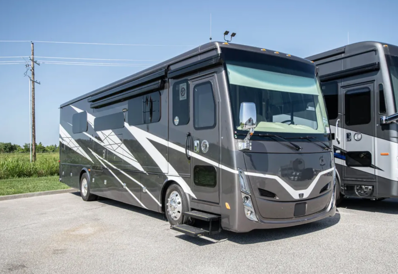 Exterior of the 2026 Tiffin Allegro Breeze