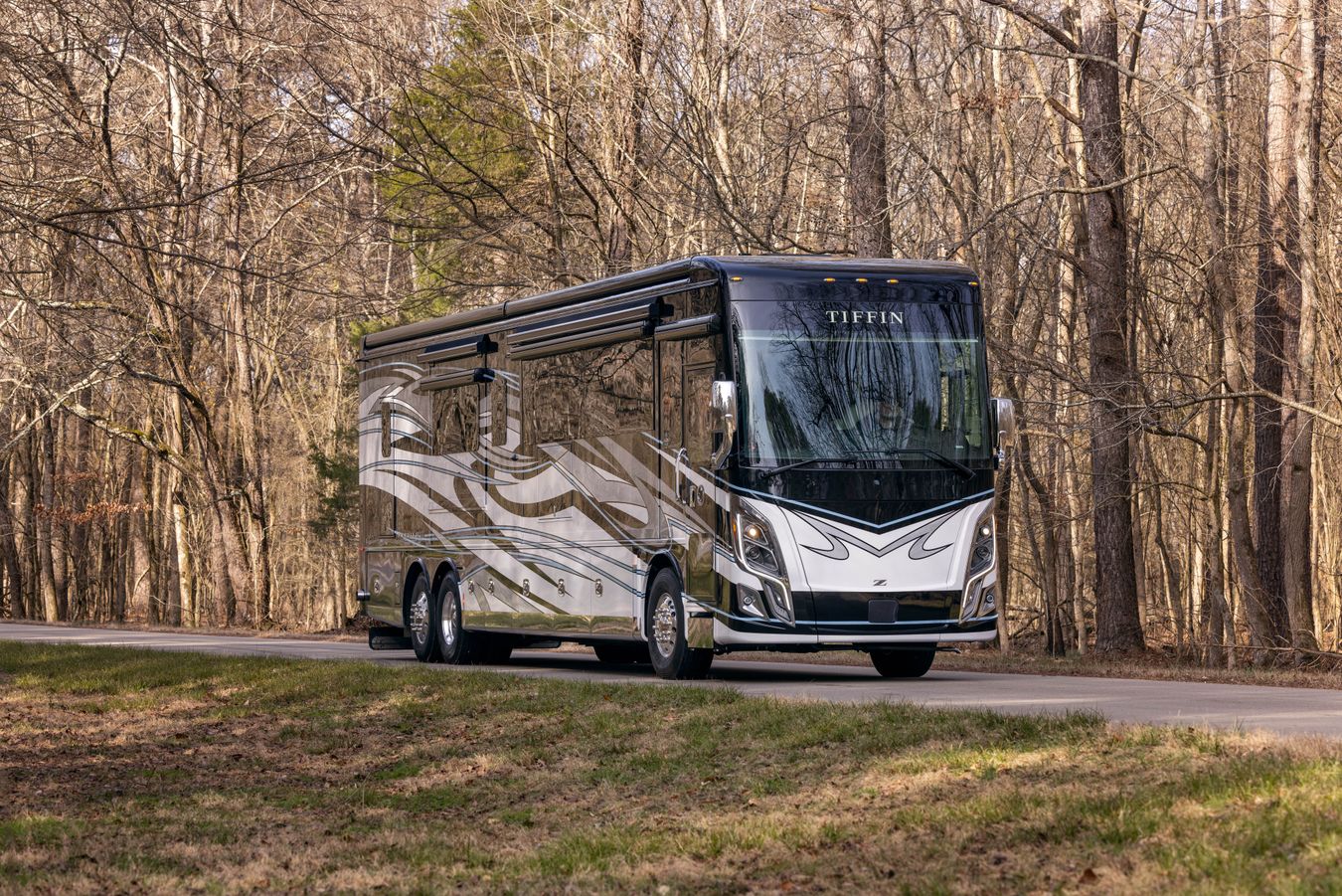 Exterior image of the 2025 Tiffin Zephyr