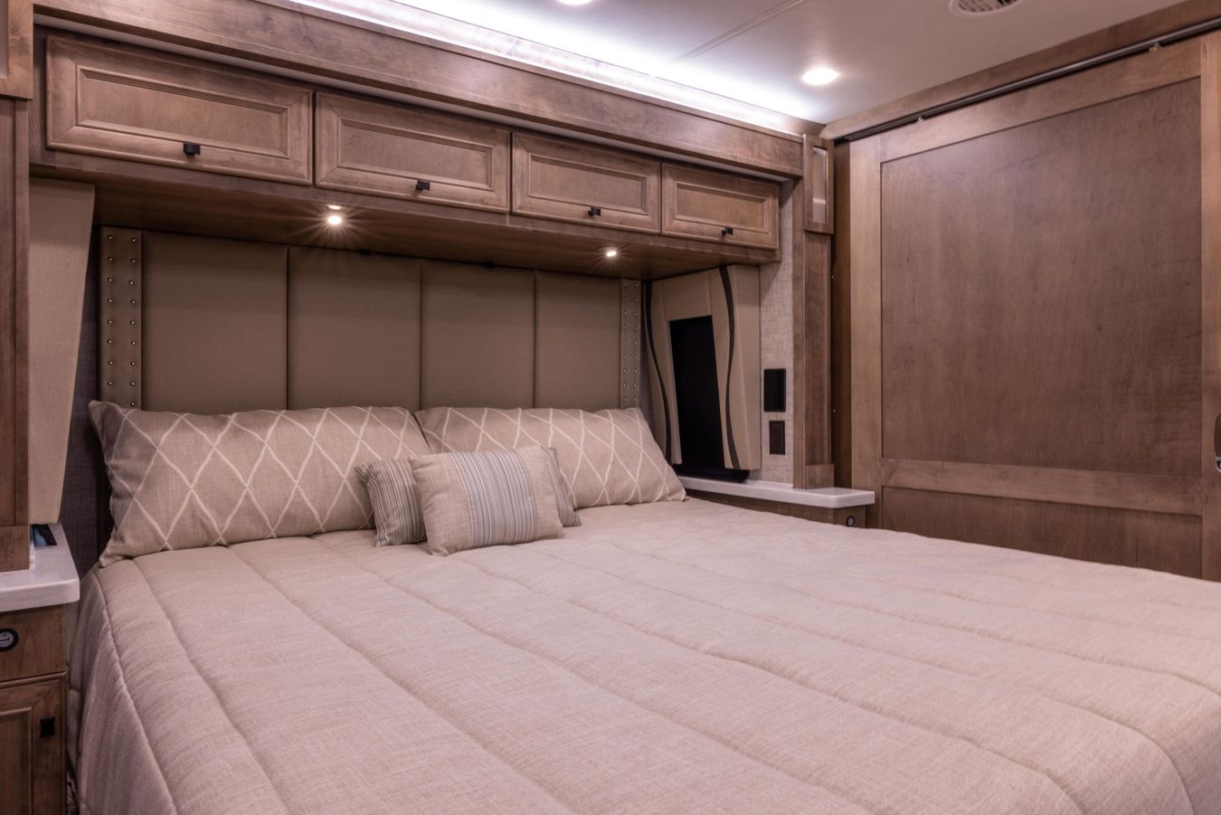 Interior image of the 2025 Tiffin Phaeton 