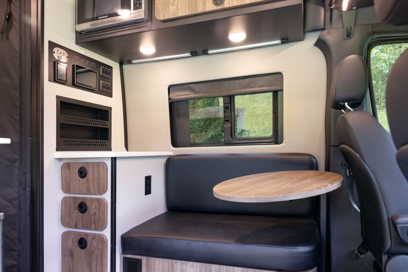 Seating and table in the Tiffin GH2