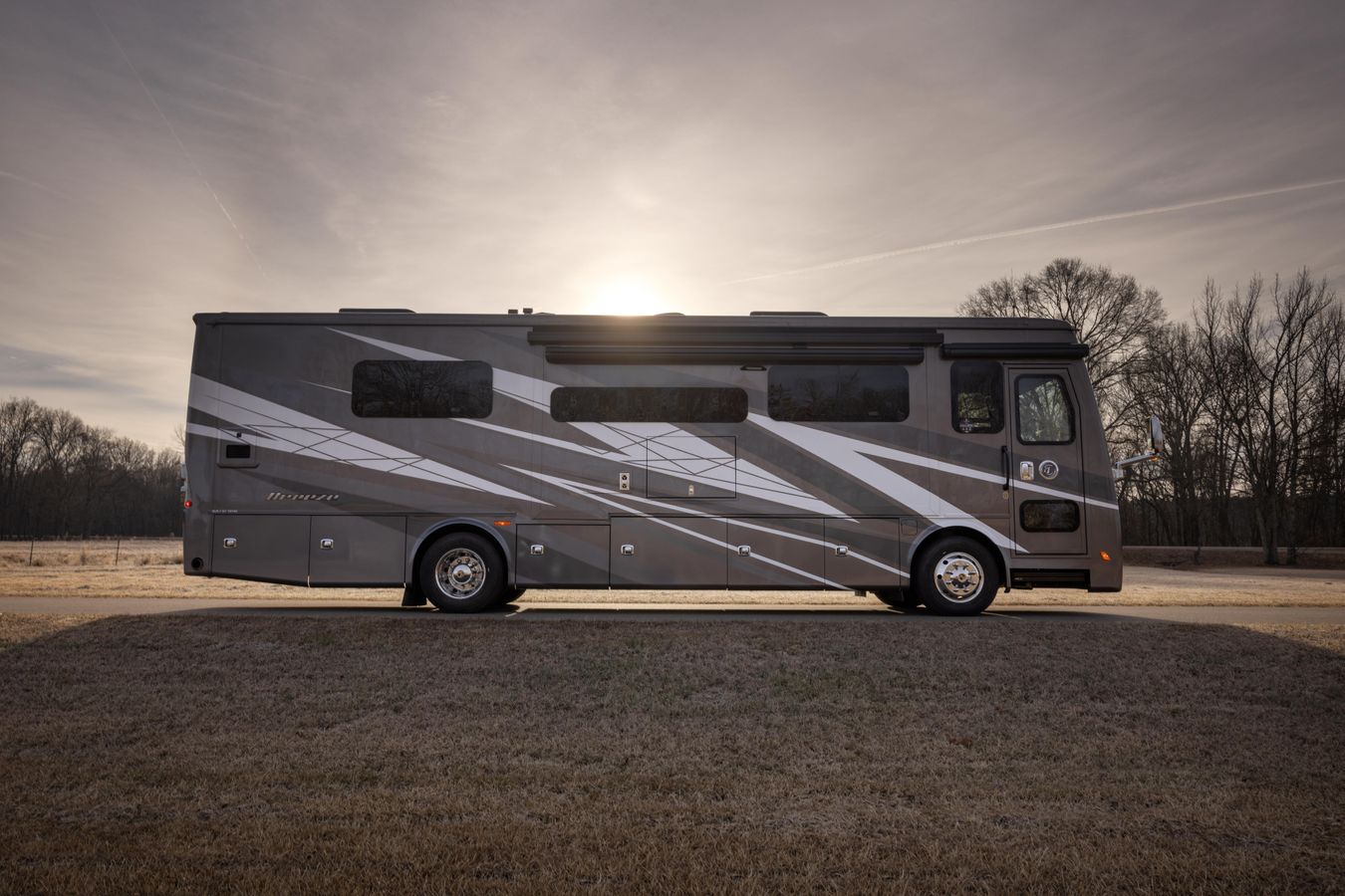 Outside image of the 2025 Tiffin Allegro Breeze 