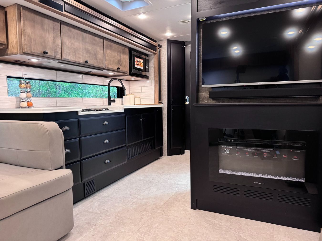 Inside image of the 2025 Tiffin Allegro Breeze 