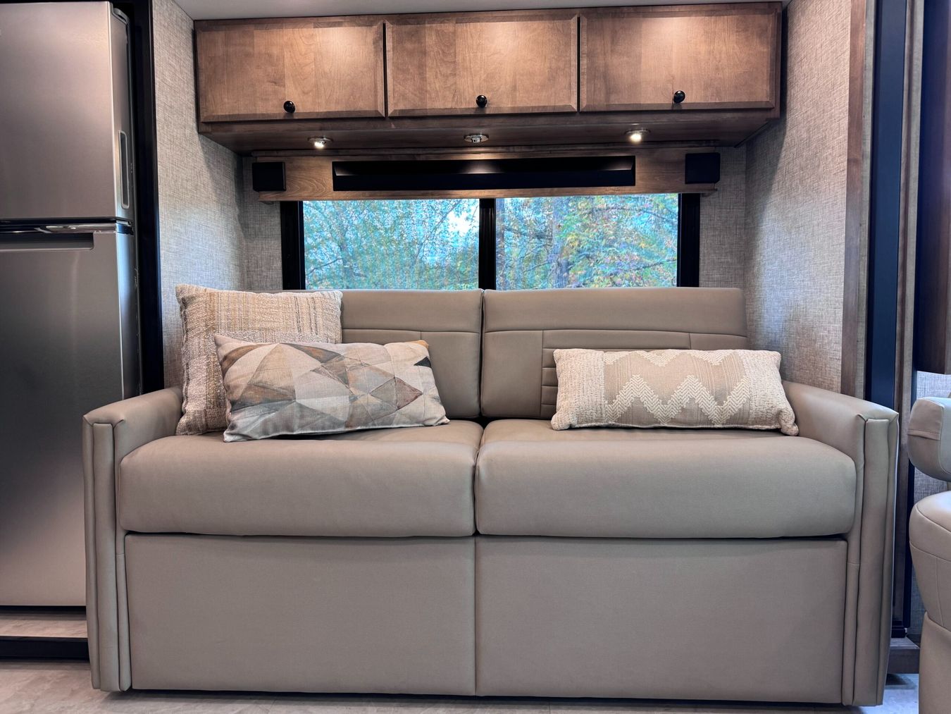 Inside image of the 2025 Tiffin Allegro Breeze 