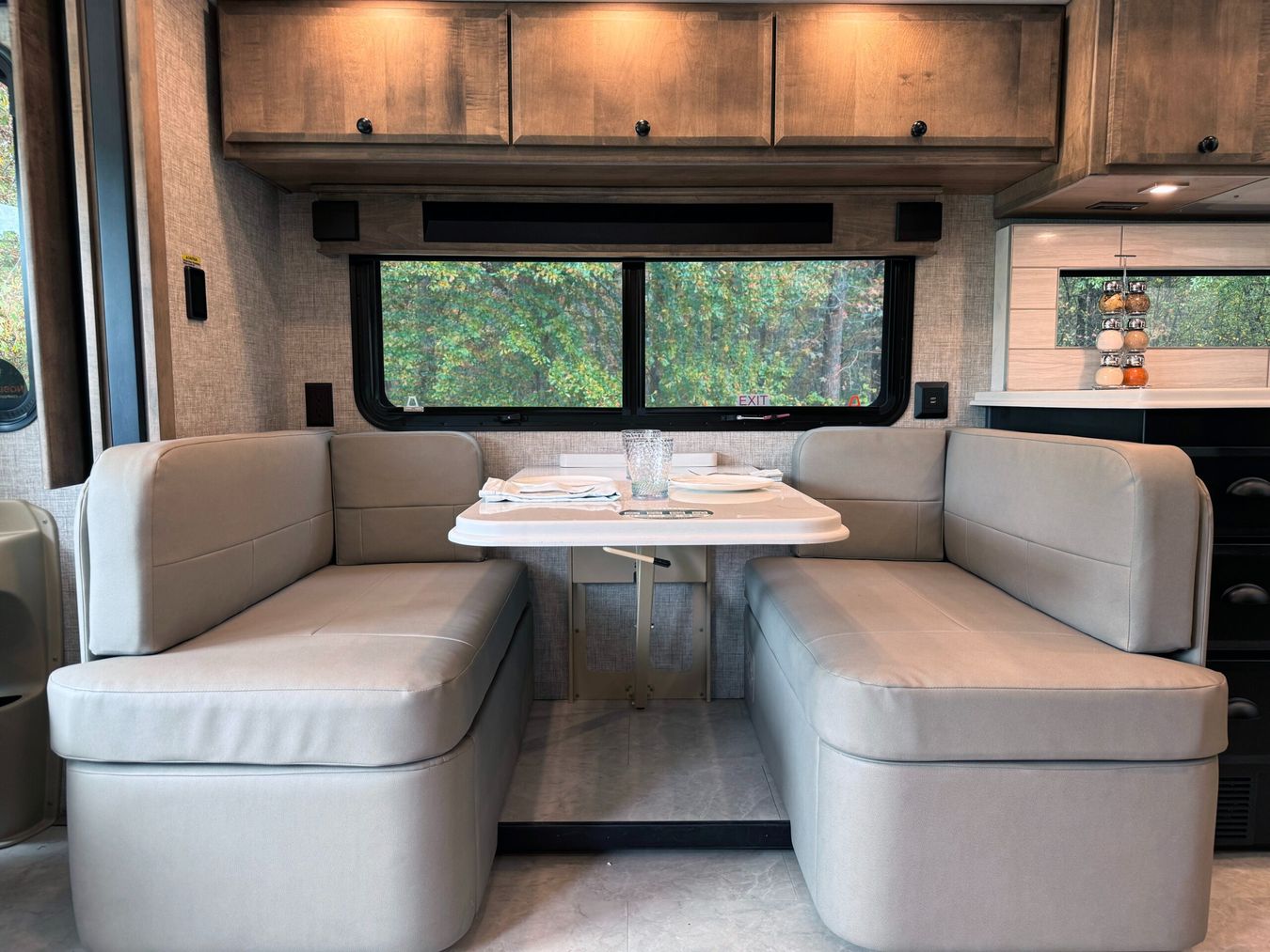 Inside image of the 2025 Tiffin Allegro Breeze 