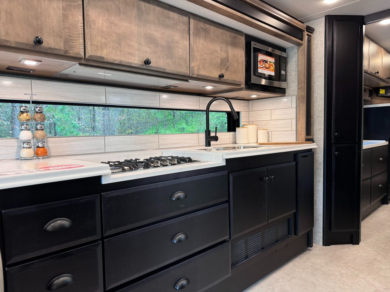 Inside image of the 2025 Tiffin Allegro Breeze 