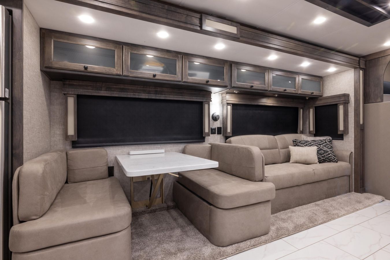 Outside image of the 2025 Tiffin Allegro Bay